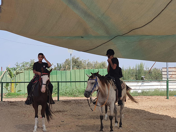 دورة ركوب خيل لطلاب العواشر في تكنولوجية جلجولية 